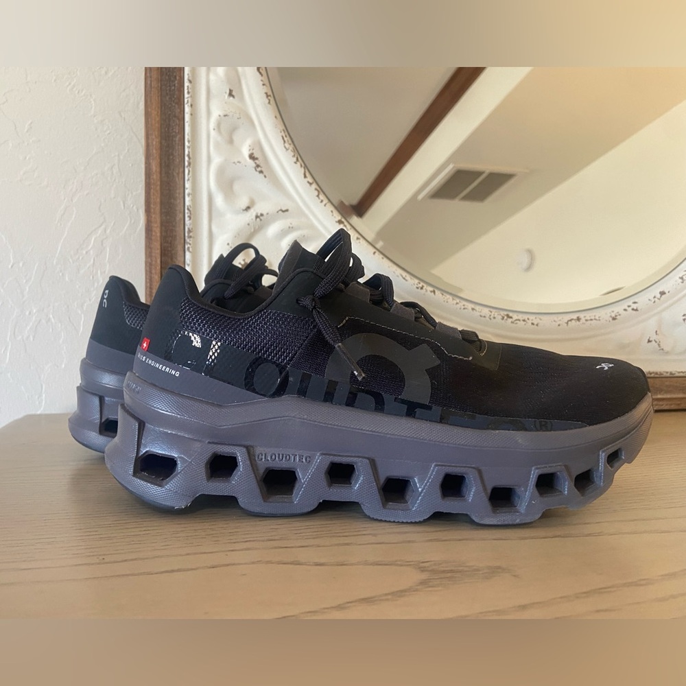 Like NEW On Running Women's Shoes